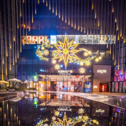 夜空彩虹“瑰丽剧场”主题灯光场景，点亮华润时代广场新启程